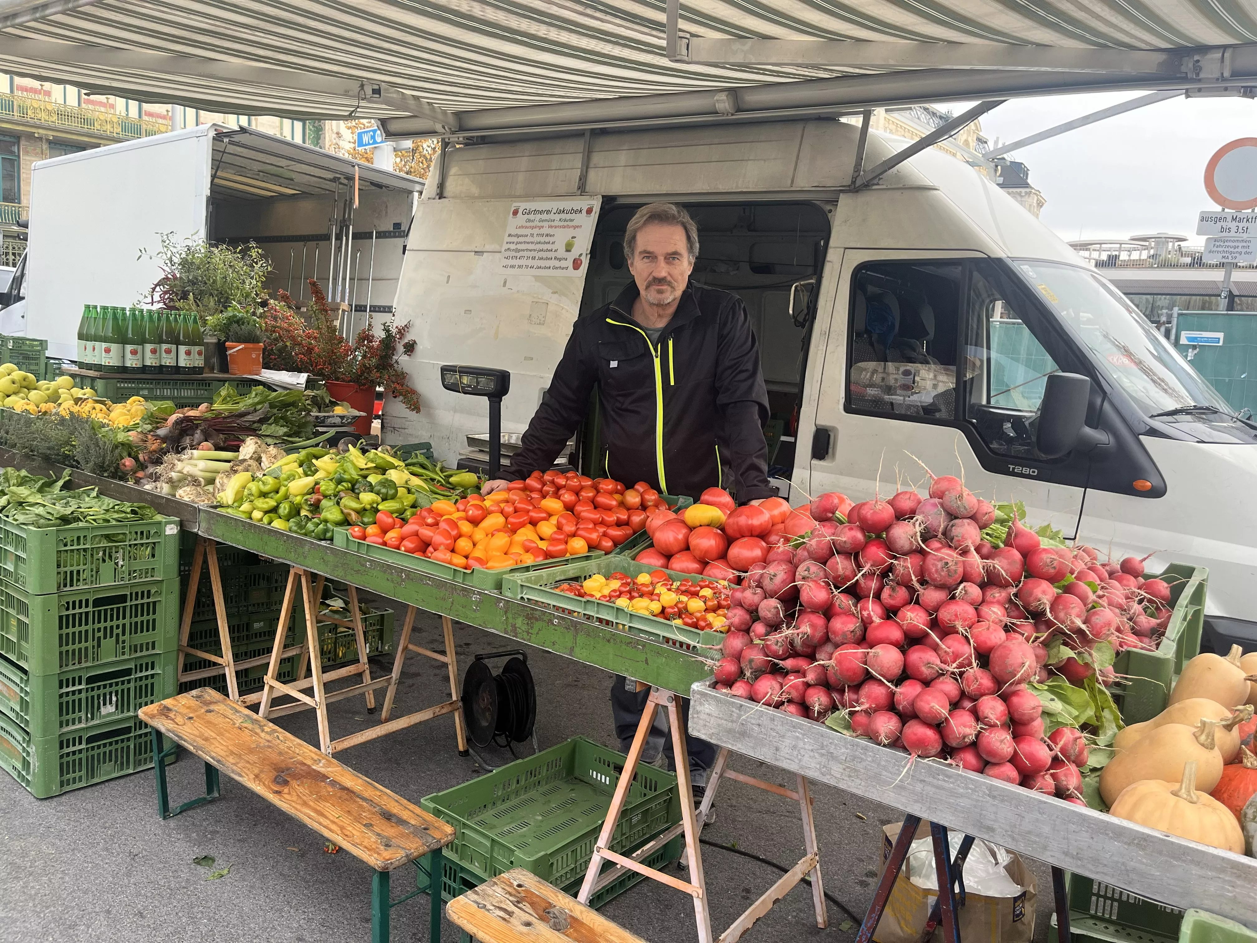 Naschmarkt Gaertnerei Jakubek Gerhard Paprika Paradeiser Radieschen